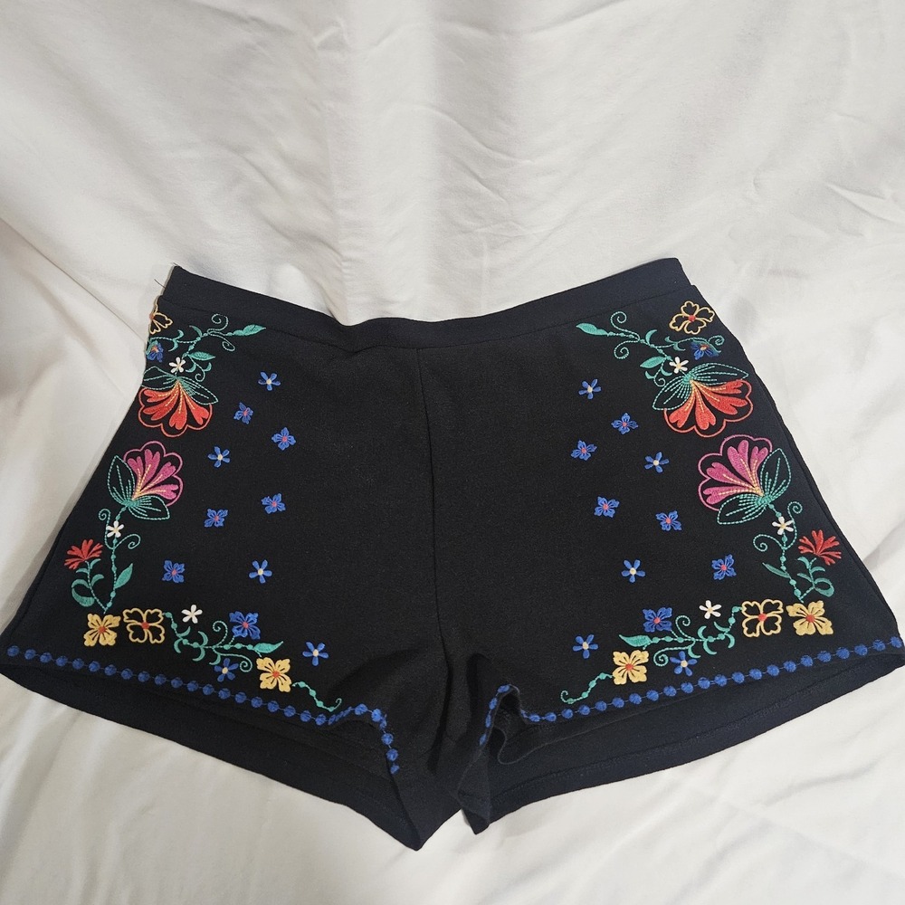 Xhilaration Women's Black Floral Embroidered 3" Shorts Back Elastic‎ Size L